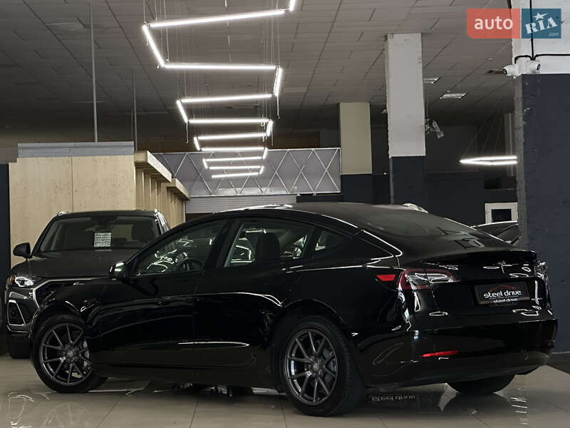 Седан Tesla Model 3 2021 в Николаеве