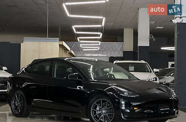 Седан Tesla Model 3 2021 в 