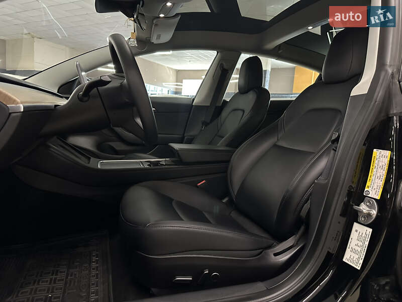 Седан Tesla Model 3 2021 в Николаеве