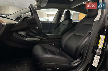 Седан Tesla Model 3 2021 в 