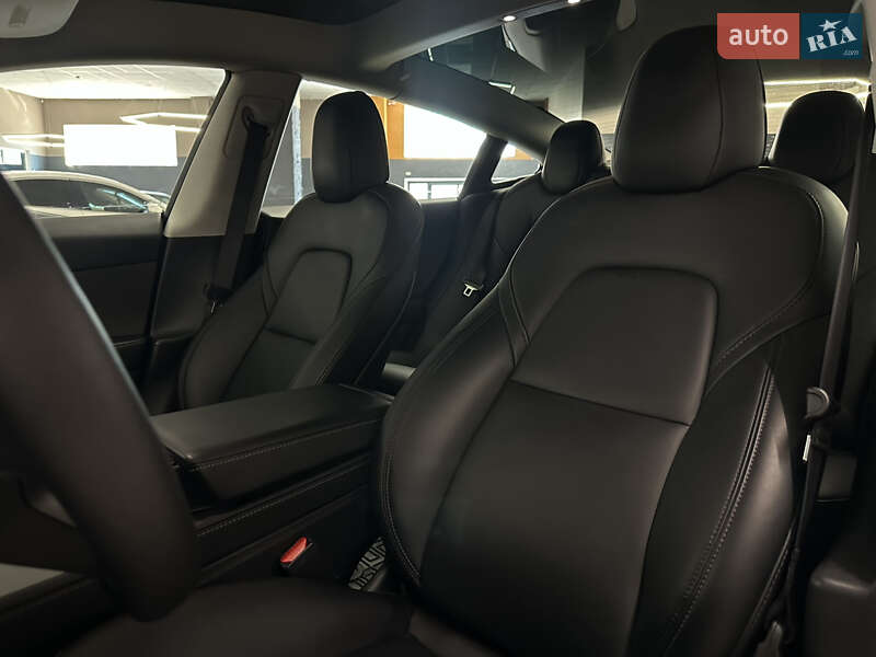 Седан Tesla Model 3 2021 в Миколаєві