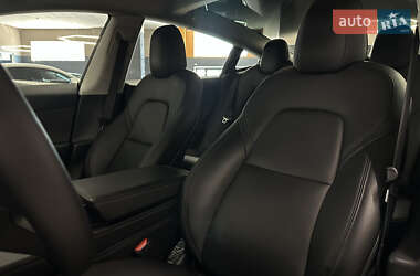 Седан Tesla Model 3 2021 в 