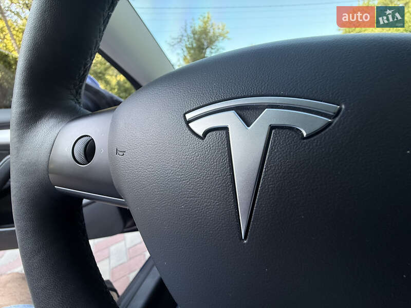Седан Tesla Model 3 2022 в Днепре