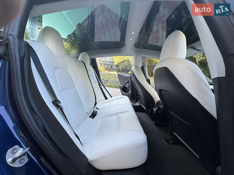 Седан Tesla Model 3 2022 в Днепре
