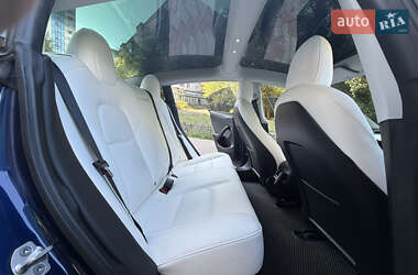 Седан Tesla Model 3 2022 в 