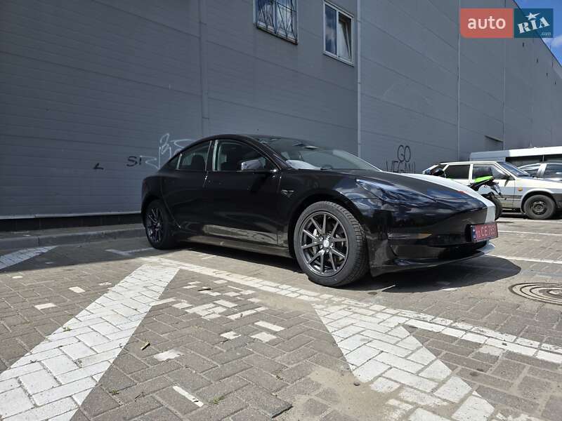 Седан Tesla Model 3 2018 в Львові