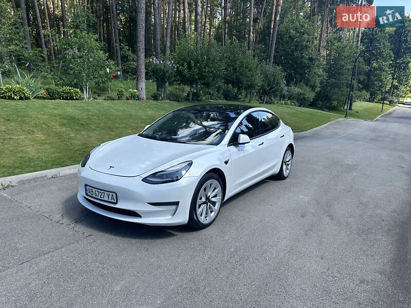 Седан Tesla Model 3 2021 в Киеве