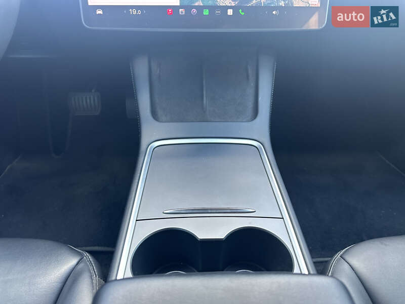 Седан Tesla Model 3 2021 в Киеве