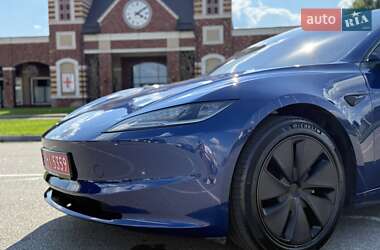 Седан Tesla Model 3 2024 в 