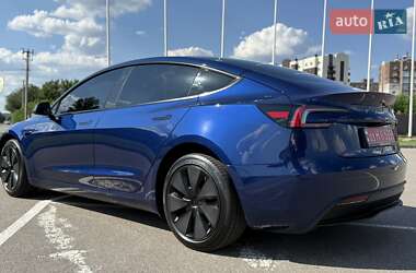 Седан Tesla Model 3 2024 в 