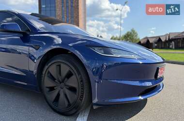 Седан Tesla Model 3 2024 в 