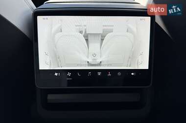 Седан Tesla Model 3 2024 в 