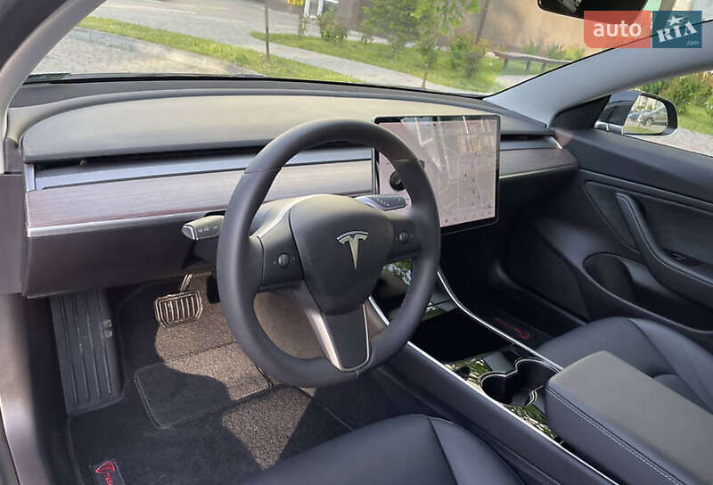 Седан Tesla Model 3 2019 в Ивано-Франковске