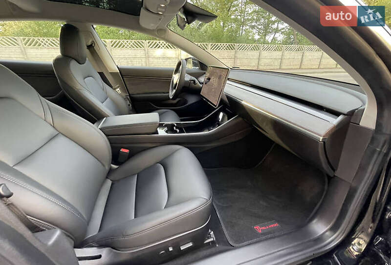 Седан Tesla Model 3 2019 в Ивано-Франковске