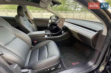 Седан Tesla Model 3 2019 в 