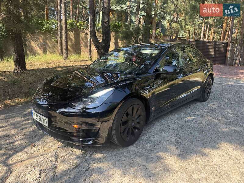 Седан Tesla Model 3 2022 в 
