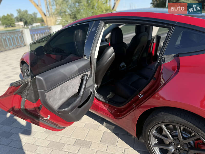 Седан Tesla Model 3 2018 в Дніпрі