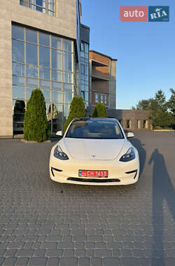 Седан Tesla Model 3 2023 в 