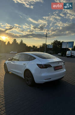Седан Tesla Model 3 2023 в 