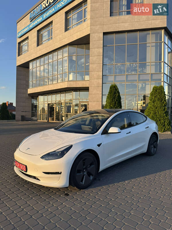 Седан Tesla Model 3 2023 в Хмельницком