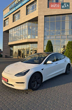 Седан Tesla Model 3 2023 в 