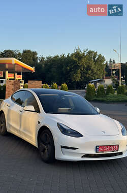Седан Tesla Model 3 2023 в 