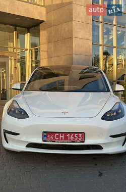 Седан Tesla Model 3 2023 в 