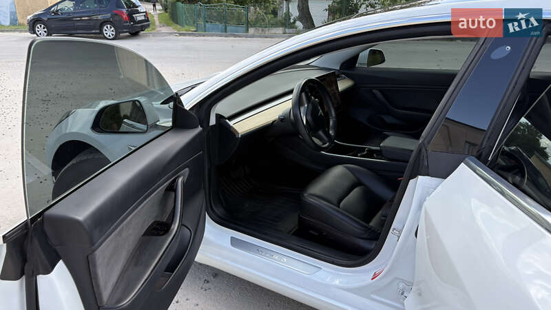 Седан Tesla Model 3 2018 в Львові