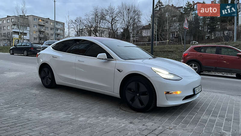 Седан Tesla Model 3 2018 в Львові