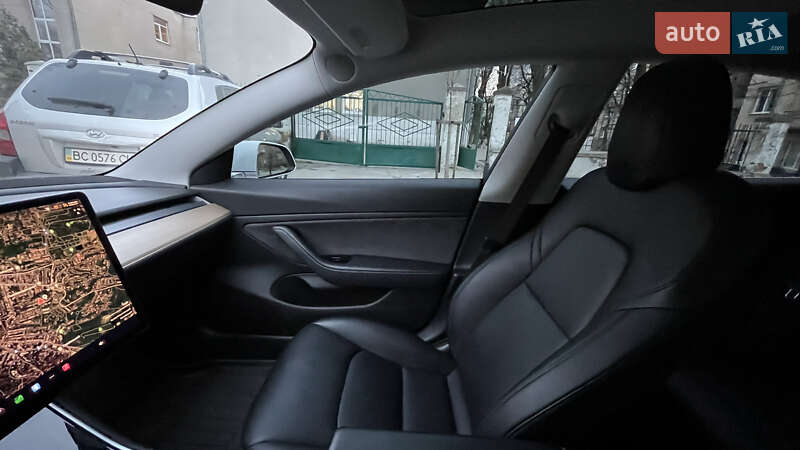 Седан Tesla Model 3 2018 в Львове
