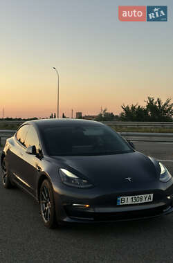 Седан Tesla Model 3 2022 в 
