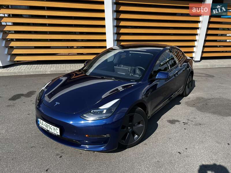 Седан Tesla Model 3 2023 в 