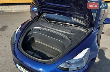 Седан Tesla Model 3 2023 в 