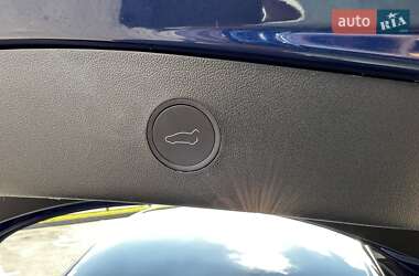 Седан Tesla Model 3 2023 в 
