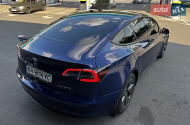 Седан Tesla Model 3 2023 в 