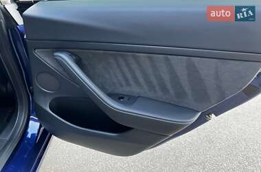 Седан Tesla Model 3 2023 в 