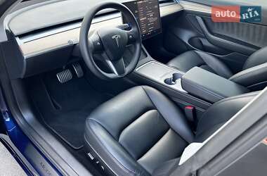 Седан Tesla Model 3 2023 в 