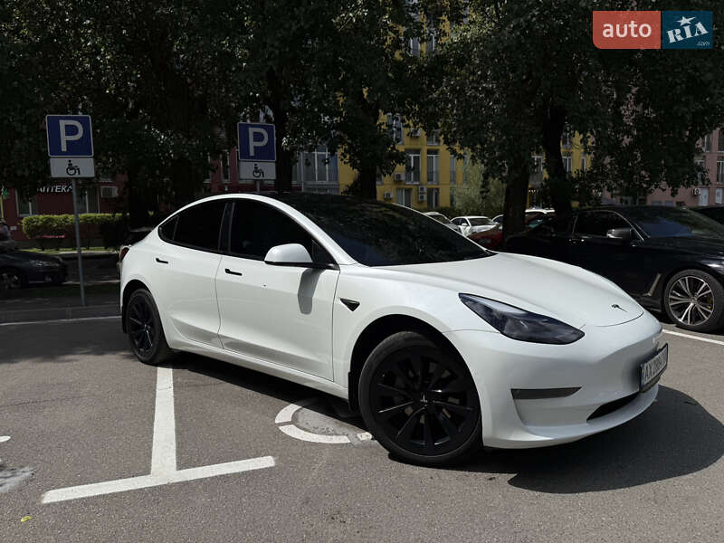 Седан Tesla Model 3 2022 в Киеве
