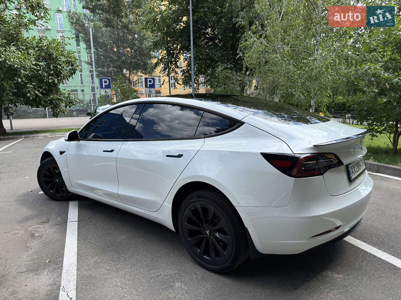 Седан Tesla Model 3 2022 в Киеве