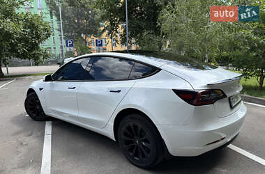 Седан Tesla Model 3 2022 в 
