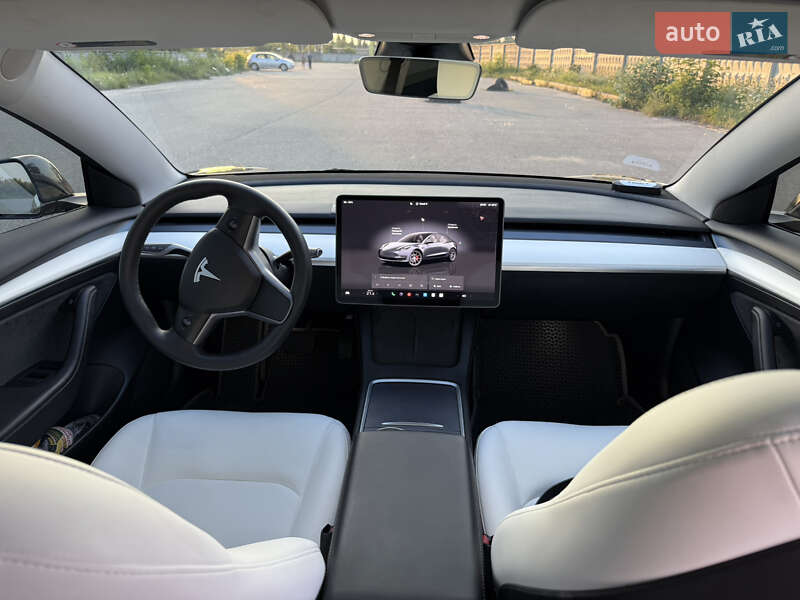 Седан Tesla Model 3 2023 в Киеве