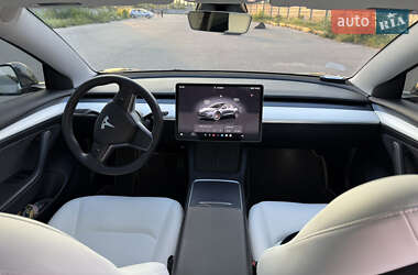 Седан Tesla Model 3 2023 в 