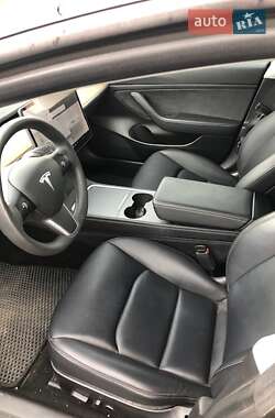 Седан Tesla Model 3 2020 в 