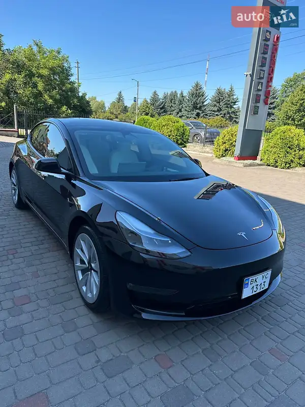 Tesla Model 3 2023