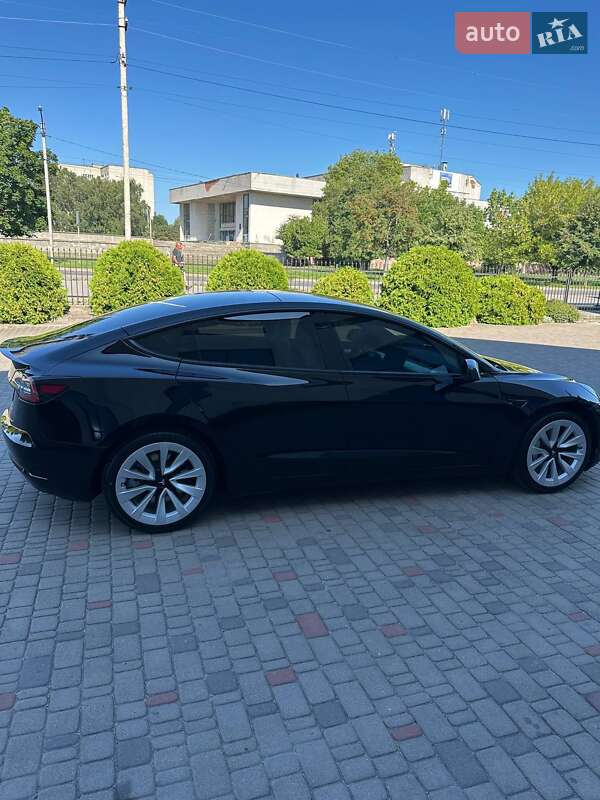 Седан Tesla Model 3 2023 в Луцке