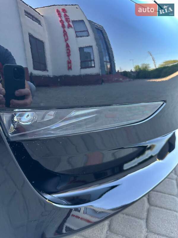 Седан Tesla Model 3 2023 в Луцке