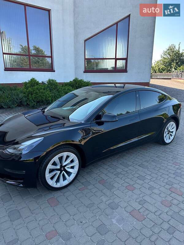 Седан Tesla Model 3 2023 в Луцке