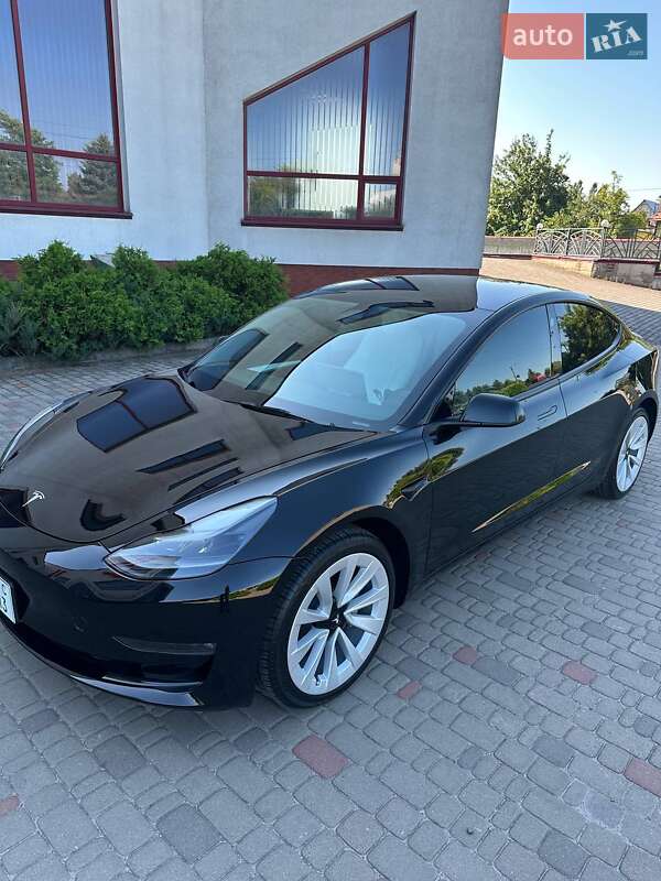 Седан Tesla Model 3 2023 в Луцке