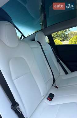 Седан Tesla Model 3 2023 в Луцке