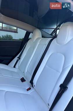 Седан Tesla Model 3 2023 в Луцке